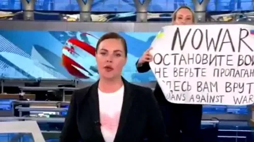 „Trădătoare!”. Jurnalista Marina Ovsianikova, eroina care a protestat la televiziunea de stat a Rusiei împotriva lui Vladimir Putin, e în pericol: pentru ce va fi judecată!