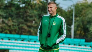 Dorin Goian, așa cum nu a mai fost văzut prea des! A cântat de mama focului la microfon: „Și-a zis mama, și-a zis mama, Constantine, ține seama, fetele din București”. VIDEO