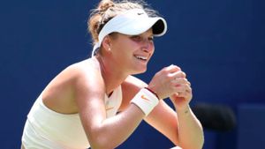"A fost un meci foarte dur. Am simțit că mor la un moment dat!" Extaz și emoții pentru Vondrousova, după victoria în fața Simonei Halep | VIDEO