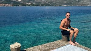 Milionarul a curățat bărci și a împărțit flyere pentru bani: „Toată lumea a crezut că am înnebunit”