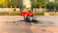 Miracol pe șoselele din București! Un cunoscut influencer a scăpat ca prin minune dintr-un accident de motocicletă catastrofal