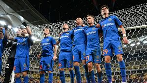 Gigi Becali a primit o ofertă pentru doi fotbaliști de la FCSB de pe lista neagră! Clubul din Superliga e gata să îi ia pe amândoi, dar după meciul direct