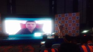 VIDEO | Indienii, în delir la prezentarea lui Mutu la FC Pune. Prin intermediul Skype, românul a intrat în dialog cu suporterii strânși într-o sală. Indienii l-au ovaționat în picioare