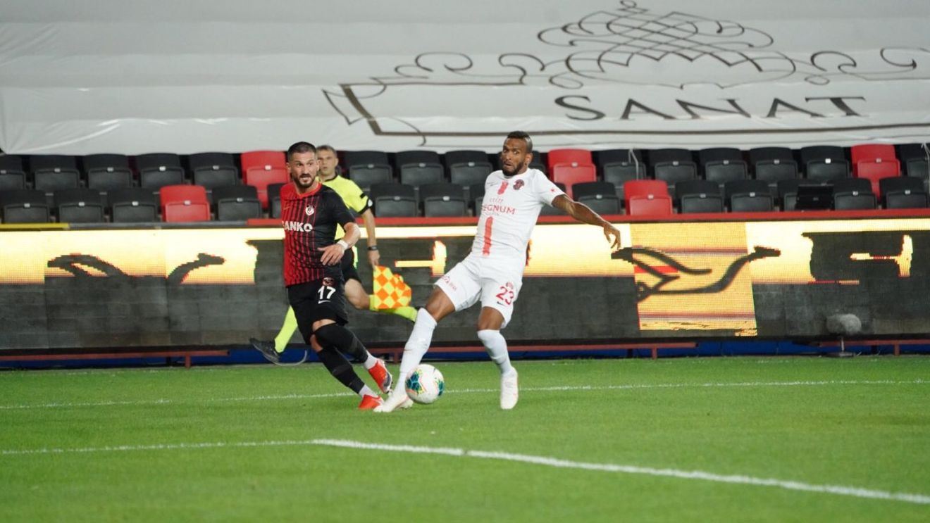 Coșmar pentru Marius Șumudică! Gaziantep a pierdut pe final două puncte mari, cu un om în plus! Alexandru Maxim și Alin Toșca au fost integraliști | VIDEO