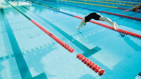 Înotul de la "vreau să pot intra singură în mare" până la medalia de aur
