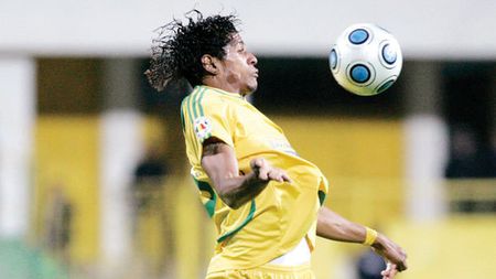 A fost găsit "fugarul" Costly!** Vezi cu cine a semnat