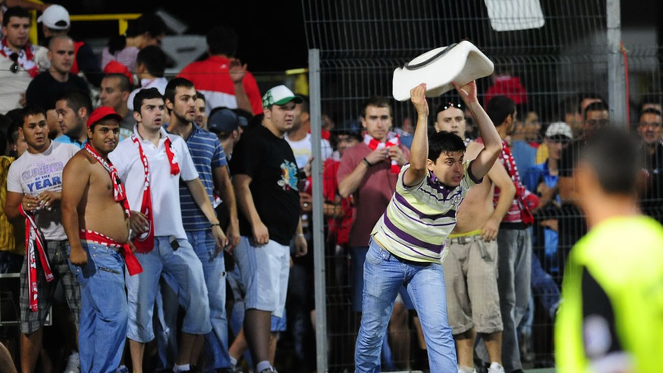 Fani căsăpiți?** Poliția neagă bătăile dintre steliști și dinamoviști!