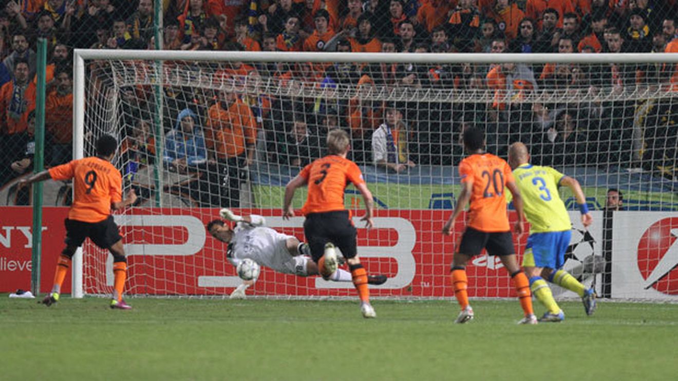 Aroganța  lui Mourinho, taxată dur de un fost jucător al Barcelonei care a trecut și prin Liga 1: "A depășit limitele"