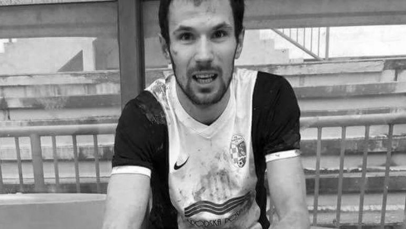 Fotbalul a fost lovit de o nouă tragedie! A murit pe teren după ce a primit o minge în piept. FOTO | Nimeni nu a mai putut face nimic