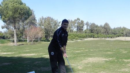 Relaxare înainte de "războaiele" Rapid și Steaua!** Jucătorii lui "U" au încercat să-l imite pe Tiger Woods