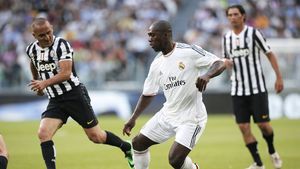 VIDEO | Spectacol în iarbă la Torino. Vedetele "old-boys" de la Juventus și Real au fost la înălțime. Seedorf a dat golul meciului