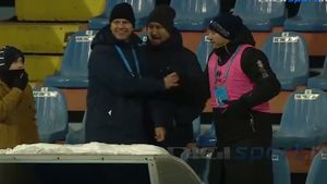 FOTO | Faza etapei în Liga 1! Eliminați de arbitrul partidei, rivalii Stoican și Croitoru au văzut meciul împreună: "L-am făcut 'maimuțoi'. Noi ne permitem" :)