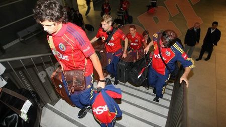 FOTO Naționala a ajuns în Franța! "Eu am bătut la Paris, vor învinge și tricolorii"