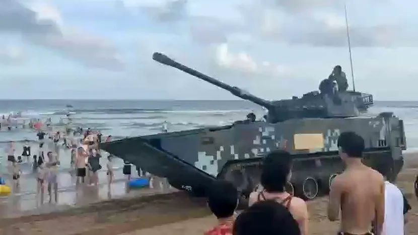 Armata chineză a început să-și mute tancurile aproape de Taiwan. Cei care se joacă cu focul vor pieri