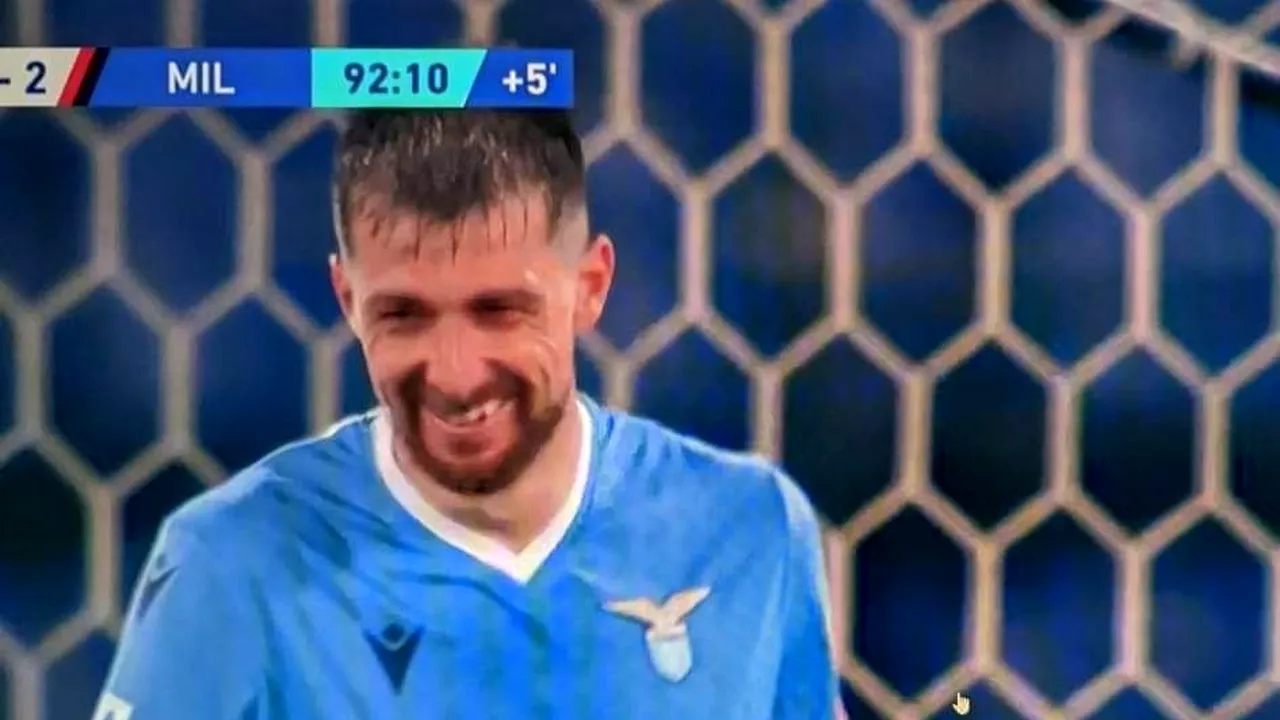 Scandal uriaș în Italia! Acerbi, acuzat că s-a bucurat la golul lui AC Milan! Fanii lui Lazio au răbufnit. „Om fără onoare, pleacă din Roma!” | VIDEO