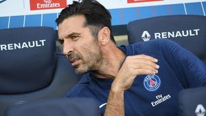 "Jucătorul care m-a impresionat cel mai mult de când am ajuns în Franța?" Buffon i-a exclus pe coechipierii de la PSG și a răspuns sincer. VIDEO | Cum a încercat să-l ridiculizeze fotbalistul pe care l-a ales