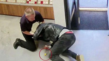 Gest șocant făcut de un fost jucător al lui Schalke. A furat un lingou dintr-un magazin de bijuterii