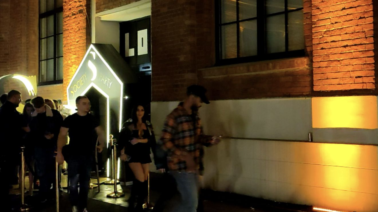 Continuă scandalul amoros în care e implicat jucătorul care a câștigat titluri la CFR Cluj și s-a despărțit cu scandal de FCSB! În „peisaj” a intrat și o fostă concurentă de la Casa Iubirii