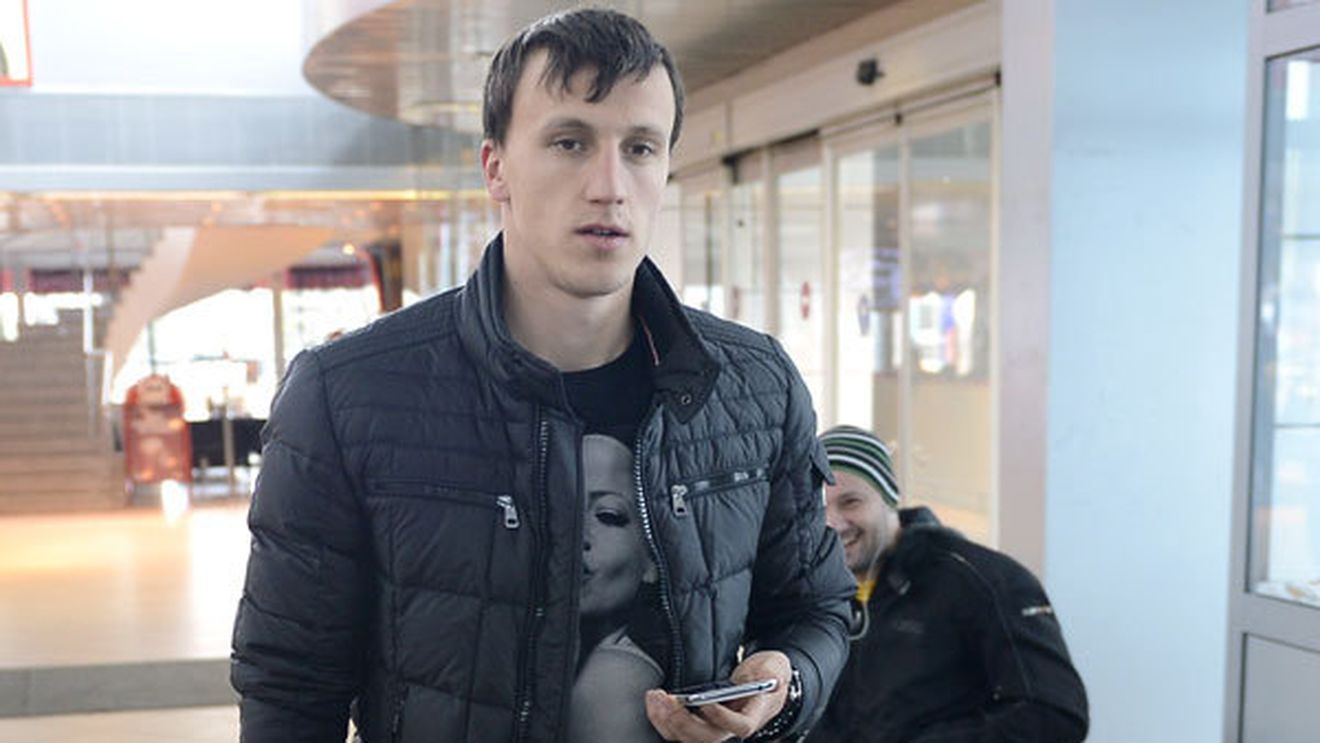 Iordănescu susține că Steaua a avut o ofertă de 8 milioane â‚¬ pentru Vlad Chiricheș: "A refuzat-o, n-are nevoie de bani!"** 'Săgeți' spre manager: