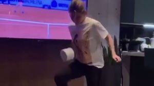 Fotbalul din copilărie nu se uită! Simona Halep, imagini fabuloase în provocarea momentului în online! Pe cine a nominalizat jucătoarea de tenis | VIDEO