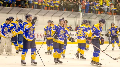 Corona Brașov visează la primul titlu de campioană la hochei pe gheață după ce a debutat cu dreptul în finala cu HSC Miercurea Ciuc