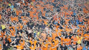 VIDEO Imagini fantastice | Fanii lui APOEL inovează! Cum a ajuns o facțiune din galerie la meciul cu Viitorul 