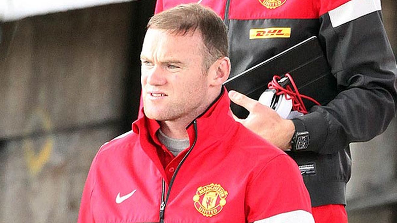 Paparazzi au dat o super lovitură!** FOTO Ipostază jenantă în care a fost surprins Rooney într-o gară din Anglia