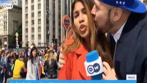 VIDEO | Nu s-a putut abține. O reporteră columbiană a avut parte de un moment stânjenitor la Saransk, înaintea meciului cu Japonia. Imaginile au ajuns virale pe internet: "Josnic"