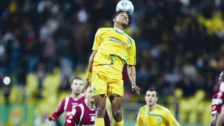 Îi dau târcoale lui Costly!