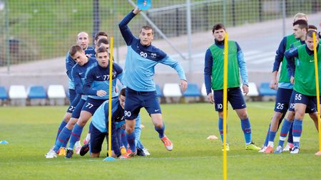 Ultima șansă!** Doi steliști își "joacă" viitorul în Antalya. Reghecampf i-a certat și le-a dat un ultimatum. Cea mai bună veste pentru tehnicianul Stelei: