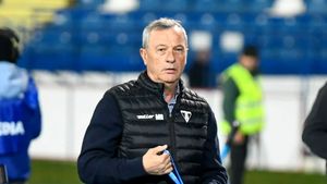 Lista neagră a lui Mircea Rednic. Ce fotbaliști de la UTA Arad nu mai intră în vederile antrenorului în vârstă de 62 de ani! EXCLUSIV
