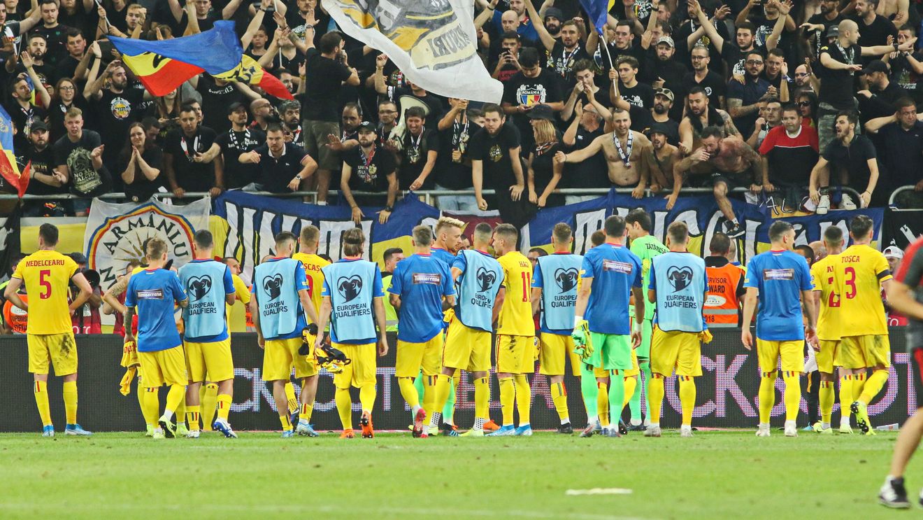 "Rușinoasă" și "deplorabilă" - imaginile conturate de suporterii români presei internaționale. Ce au notat jurnaliștii despre reacțiile din timpul momentului de reculegere 