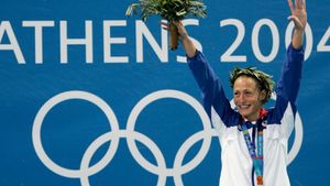 S-au împlinit 18 ani de când Camelia Potec a cucerit aurul olimpic la Atena în 2004! Povestea fotografiei de pe podium. „Mi-a spus că poza asta va rămâne pentru istorie”