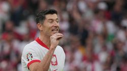 Fața ascunsă a lui Robert Lewandowski. Fiul de judoka pe care echipa lui Dan Șucu l-a ratat „la comision” iar Premier League l-a pierdut din cauza unui vulcan!