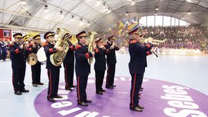 Fetele de la Oltchim, mândria țării!** Vezi cum i-a primit un oraș întreg la Sebeș!