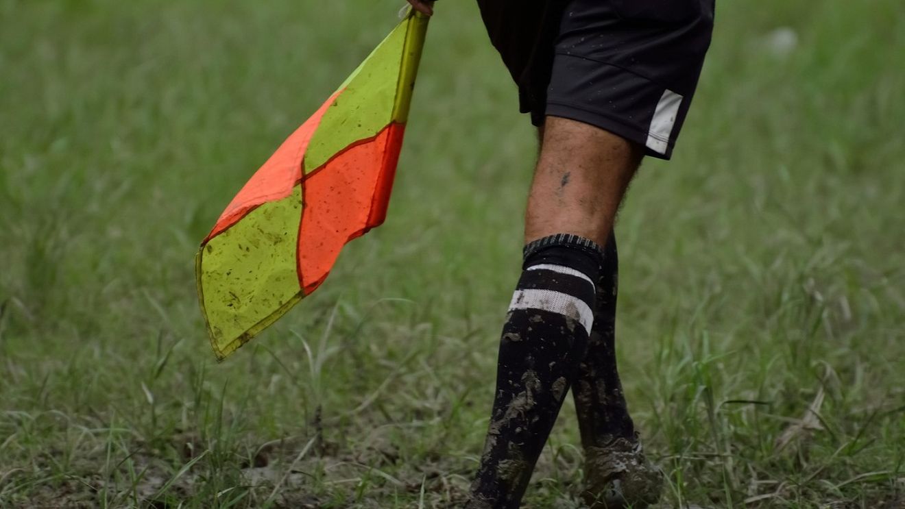 Scandal la un meci de fotbal feminin. O jucătoare a fost arestată și una a ajuns la spital, în urma unui incident fără precedent