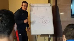 INTERVIU | Flavius Stoican a tras linie după cantonamentul din Antalya: "Dacă nu se va întâmpla asta, vom juca la fel ca Barcelona". Cum se descurcă Gardoș 