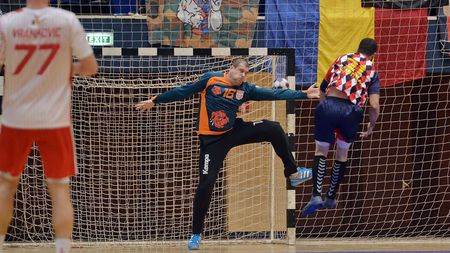 Steaua a trimis toată echipa să-l "execute" pe dinamovistul Irimuș, dar tot nu l-a "doborât"! CSM București începe să arate din nou a echipă cu pretenții și la masculin. Constanța, lider de toamnă, dar situația la vârf s-a strâns 