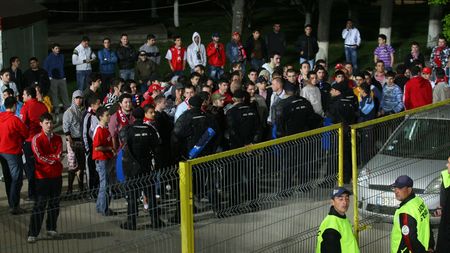 Fanii dinamoviști au intrat în conflict cu echipa și conducătorii