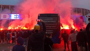 O întrebare pentru toți cei care țin cu Steaua. „Ați ajuns în Liga 2. Ce compromisuri veți face, acum, voi?”