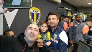 Adrian Mutu, baie de mulțime la Ploiești! Ce spune despre clasarea Petrolului în play-off și ce își dorește la primul meci ca antrenor pe „Ilie Oană”