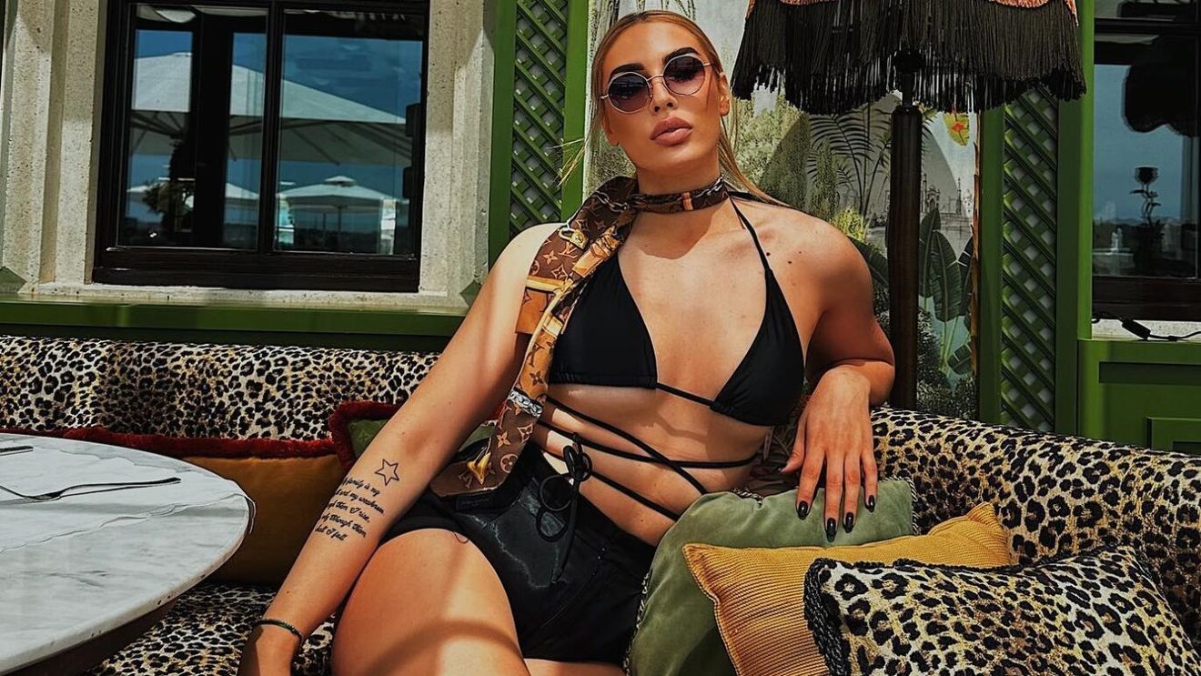 Încă o transformare spectaculoasă a fiicei Anamariei Prodan! După ce a fost la medicul estetician, acum a apelat o altă schimbare de look: „Regina României”. GALERIE FOTO