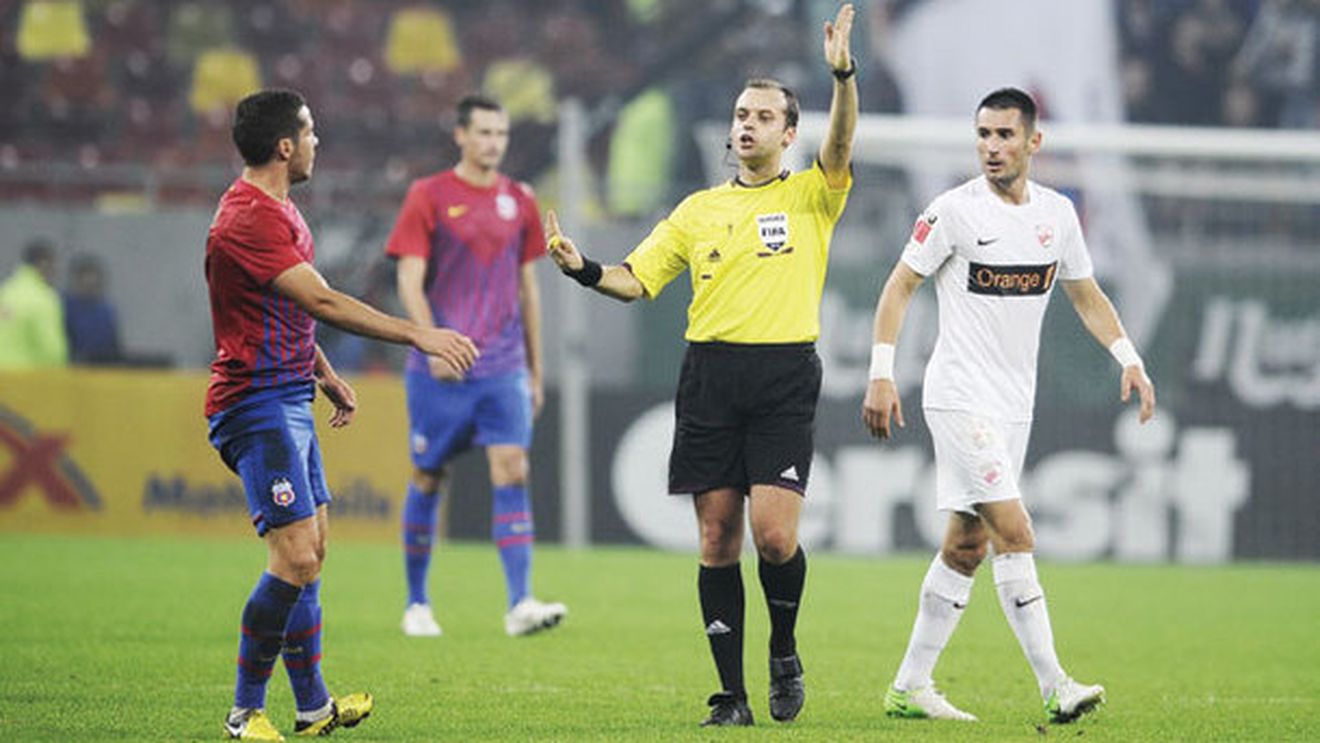 Dragomir a rezolvat problema Stelei și a naționalei dintr-un foc:** "E cel mai bun fundaș dreapta al țării" Jucătorul pe care nici Reghe, nici Piți nu-l văd