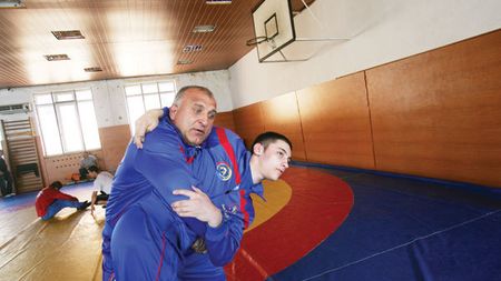 ȘOCANT: Cât costă onoarea unui mare campion?** Laureat olimpic, mondial și european, în centrul unui scandal rușinos: "A furat din hotel, ne-am făcut de rușine"