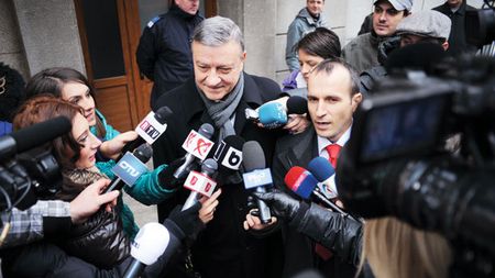 1.111 file de poveste!** Mircea Sandu a venit a DNA cu un morman de documente despre care spune că îi vor dovedi nevinovăția