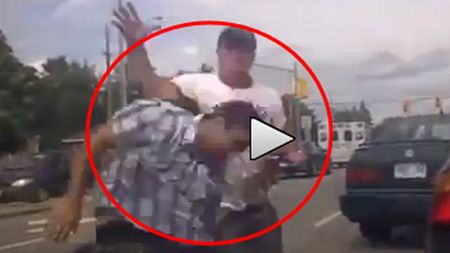 VIDEO S-au "măcelărit" în trafic, dar s-au despărțit prieteni! Vezi ce s-a întâmplat