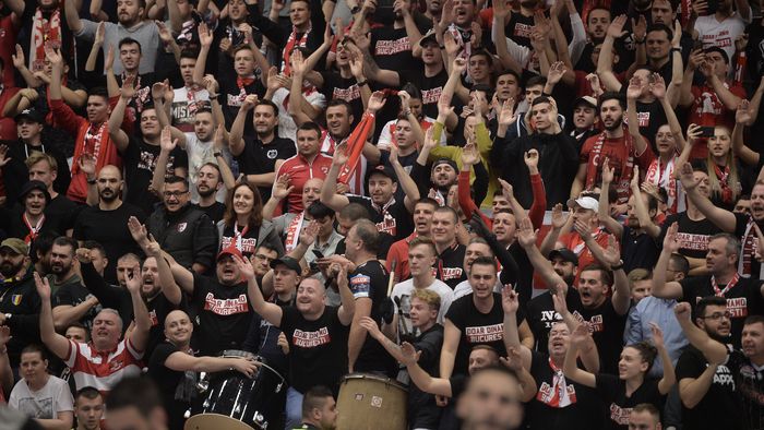 Fanii lui Sporting nu au rămas datori după atmosfera de vis creată de suporterii echipei Dinamo. Cum au fost așteptați Ghionea & Co după ce s-au calificat în „optimile" Ligii Campionilor. Realitatea crudă în disputa România vs Portugalia!