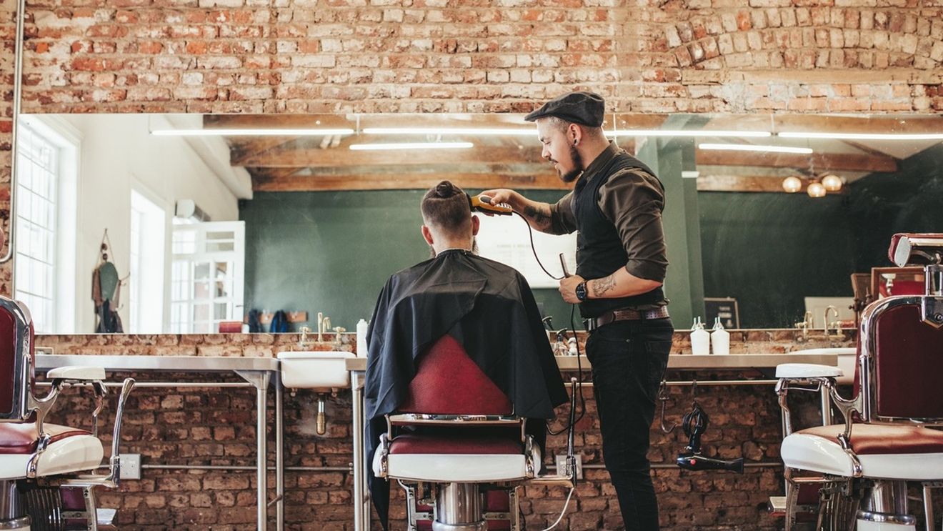 Cristiano Ronaldo s-a plâns, iar miliardarii au acționat: frizeri și piscină la baza de pregătire!