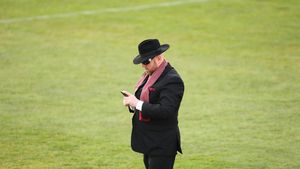 Omul de afaceri care a vrut să cumpere Dinamo este proprietarul celui mai scump apartament din Cluj. Cum arată locuința, „cu piscinică și cascadă”, de 590.000 de euro | VIDEO