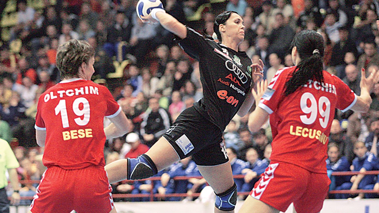 Aurelia Brădeanu și Simona Spiridon privesc către finala Champions League